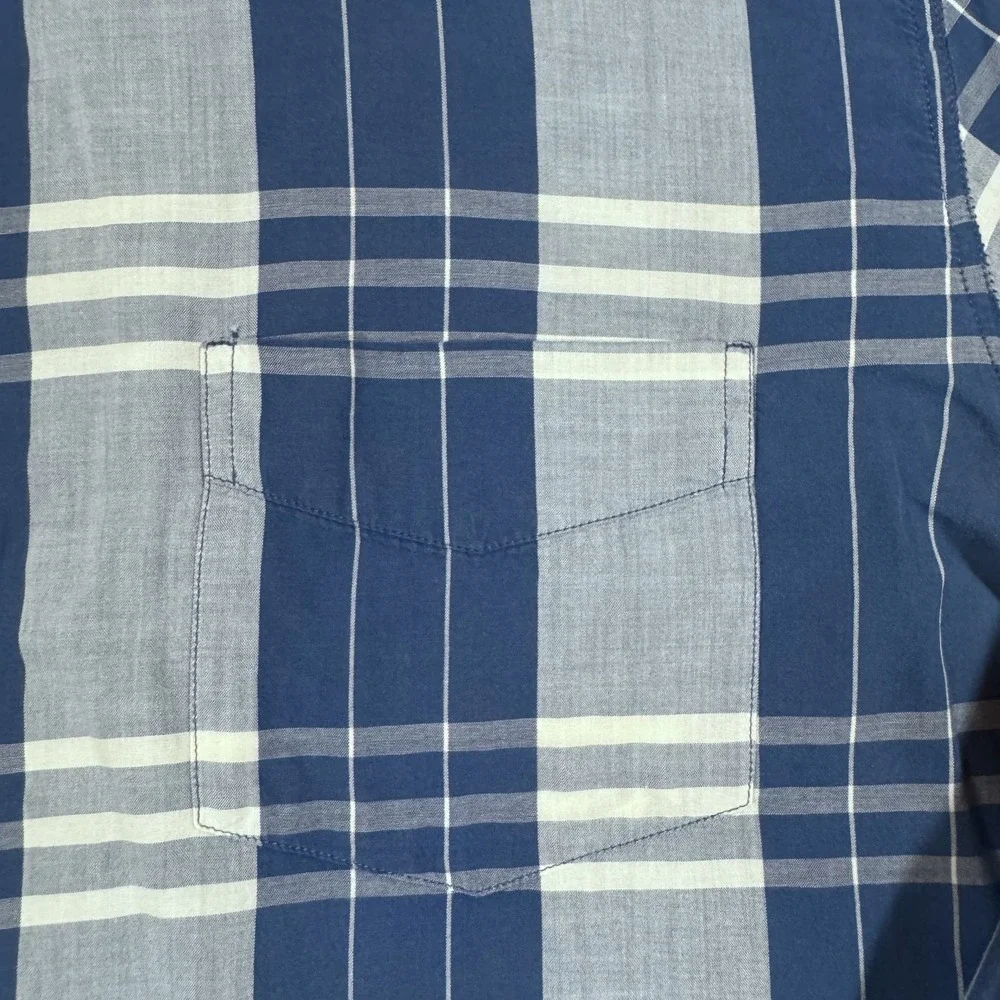 J Crew‎ Shirt Mens Large Blue Gray Plaid Lightweight Chambray Button Up Casual